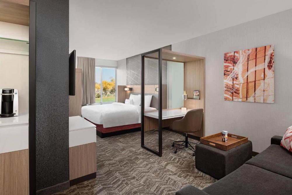 Studio Suite, 1 King, Trundle bed interior
